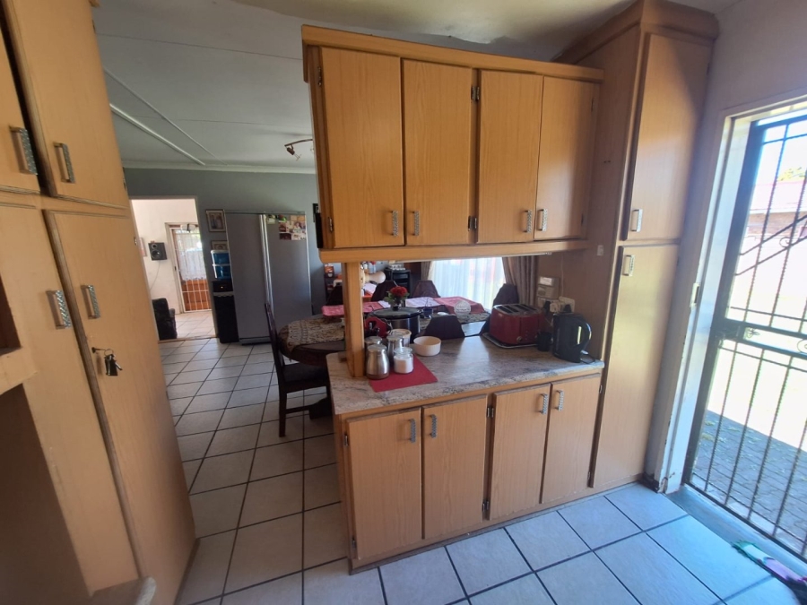 4 Bedroom Property for Sale in Pellissier Free State